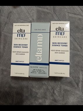 EltaMD Skin Recovery Essence Toner - White and Light Blue